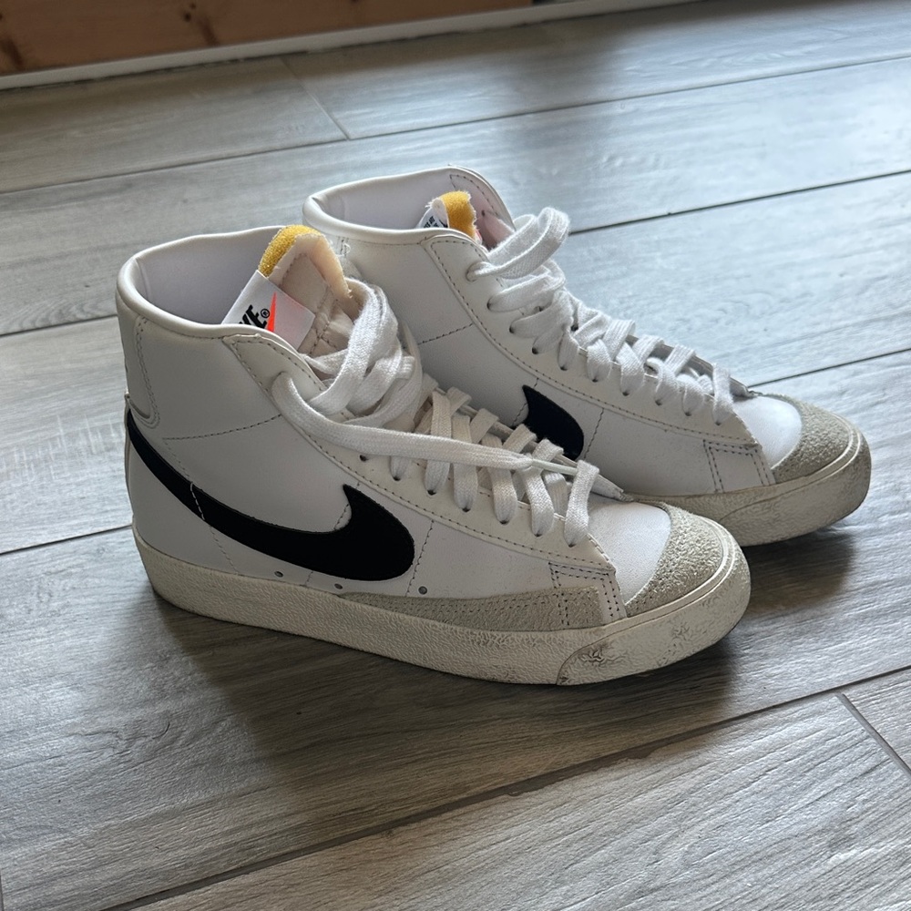 Nike White and Black High-Tops